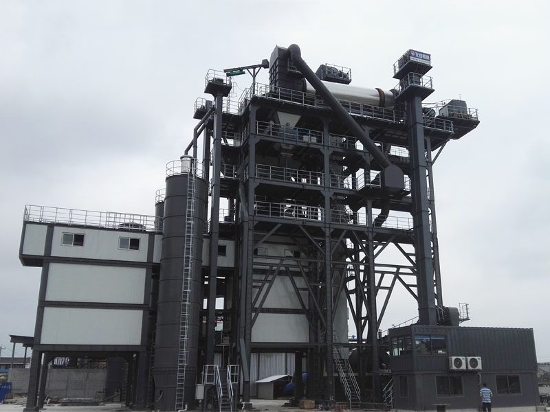How to prevent sticking in asphalt recycling mixing plant?